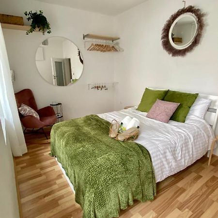 Stay In Aux, Feel At Home ! 2 Room Apartment Central Incl All You Need For 4 Person, 24H Check In, Pkw Parking Only Augsburg Bagian luar foto